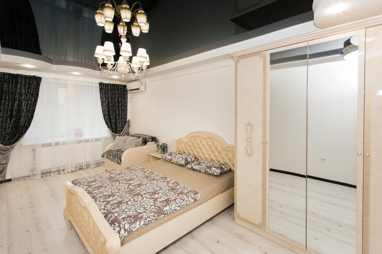 De Luxe Apartments Centr Illinskaya Sumy Exterior foto